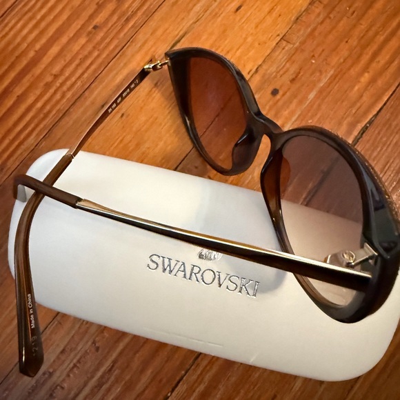 Brand New Swarovski Elegant Brown Crystallized Sunglasses main image 4